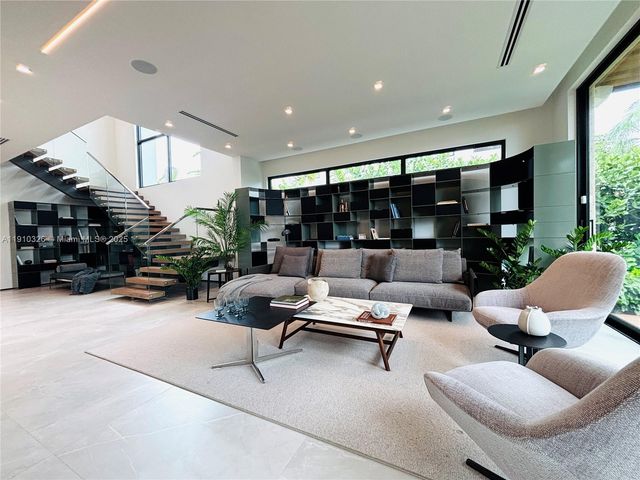 5825 Alton Rd, Miami Beach, FL 33140