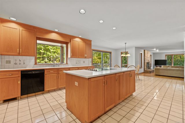 732 Den Road, Stamford, CT 06903