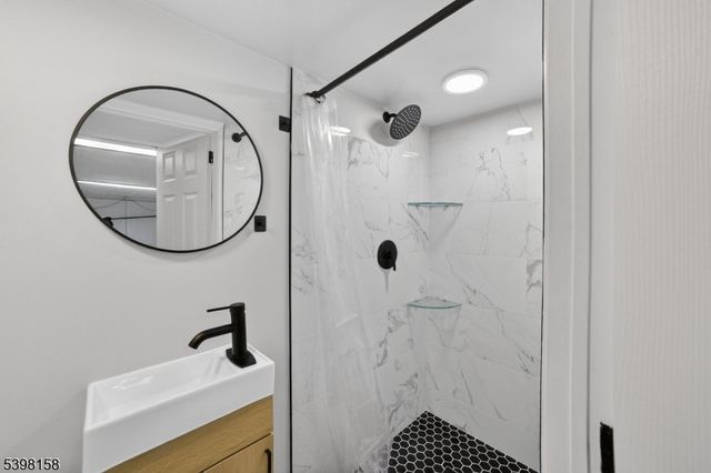 121 Myrtle St, Roselle Boro, NJ 07203