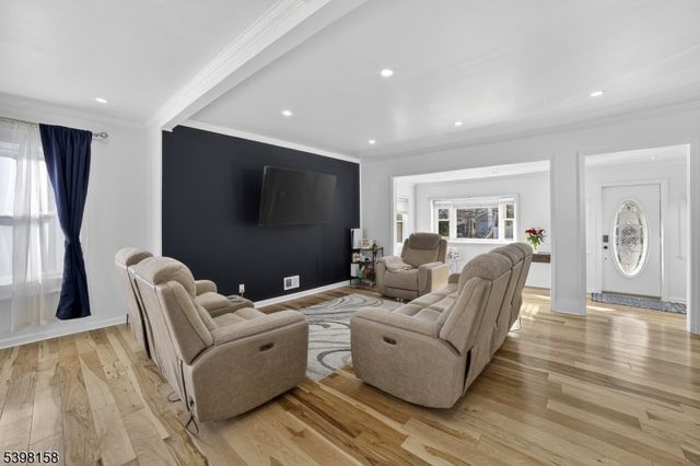 121 Myrtle St, Roselle Boro, NJ 07203