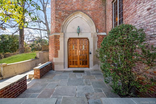 60 Wildwood Road, New Rochelle, NY 10804