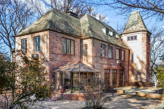 60 Wildwood Road, New Rochelle, NY 10804