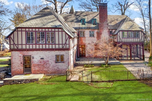 60 Wildwood Road, New Rochelle, NY 10804