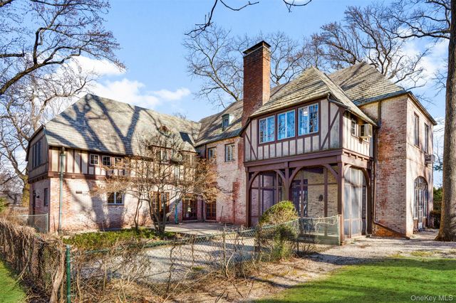 60 Wildwood Road, New Rochelle, NY 10804