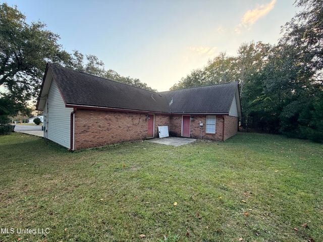 566 Ahuawa Place, Diamondhead, MS 39525