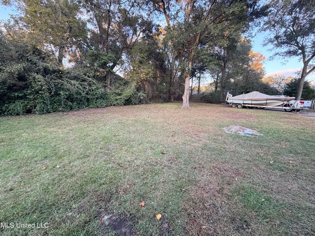 566 Ahuawa Place, Diamondhead, MS 39525