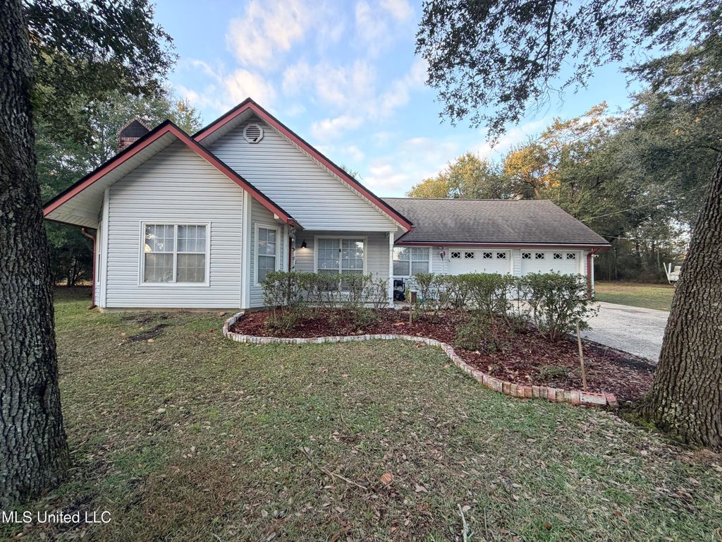 566 Ahuawa Place, Diamondhead, MS 39525