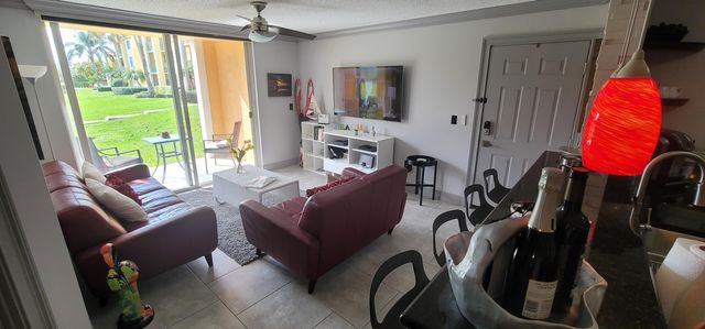 145 Yacht Club Way 112, Hypoluxo, FL 33462
