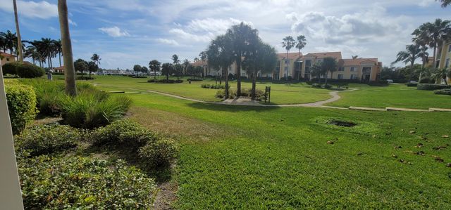 145 Yacht Club Way 112, Hypoluxo, FL 33462