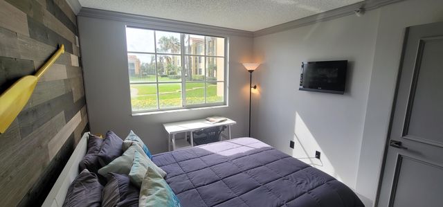 145 Yacht Club Way 112, Hypoluxo, FL 33462