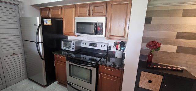 145 Yacht Club Way 112, Hypoluxo, FL 33462
