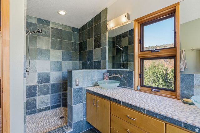 261 VALLEY VIEW DR, Springdale, UT 84767