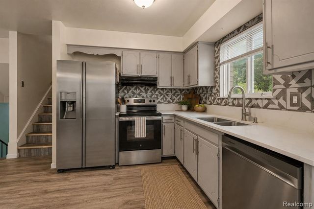 33828 Stonewood Drive, Sterling Heights, MI 48312