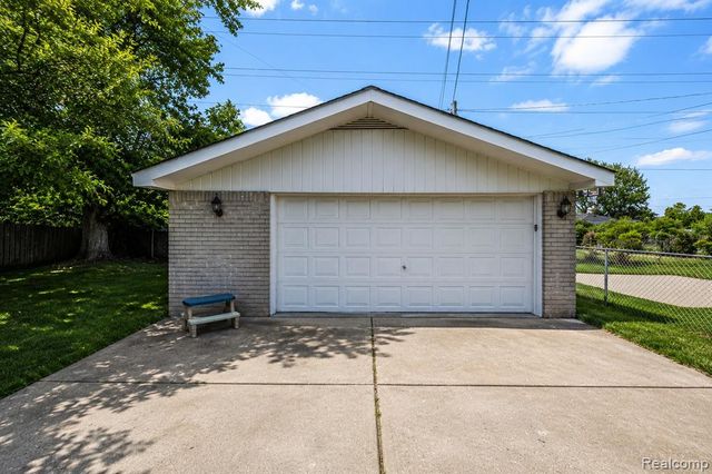 33828 Stonewood Drive, Sterling Heights, MI 48312