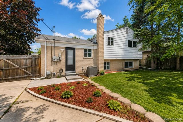 33828 Stonewood Drive, Sterling Heights, MI 48312