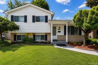 33828 Stonewood Drive, Sterling Heights, MI 48312
