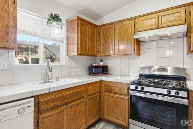 128 W Pilot Avenue, Bakersfield, CA 93308