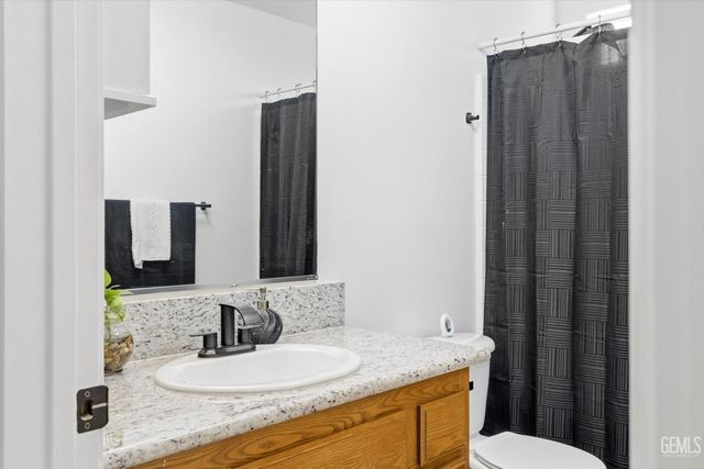 128 W Pilot Avenue, Bakersfield, CA 93308