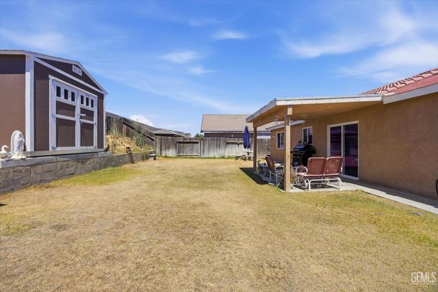 128 W Pilot Avenue, Bakersfield, CA 93308