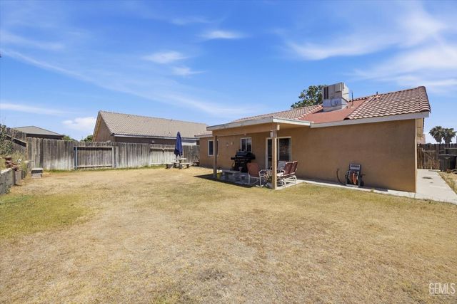128 W Pilot Avenue, Bakersfield, CA 93308