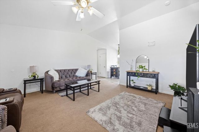 128 W Pilot Avenue, Bakersfield, CA 93308