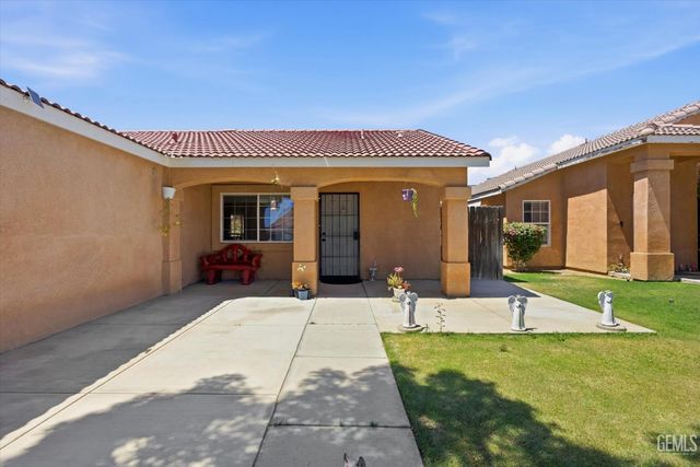 128 W Pilot Avenue, Bakersfield, CA 93308