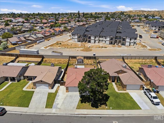 128 W Pilot Avenue, Bakersfield, CA 93308