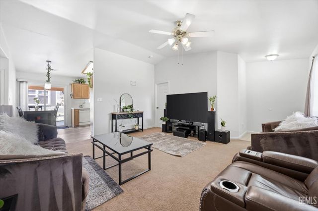 128 W Pilot Avenue, Bakersfield, CA 93308