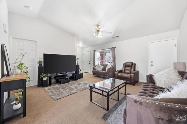 128 W Pilot Avenue, Bakersfield, CA 93308