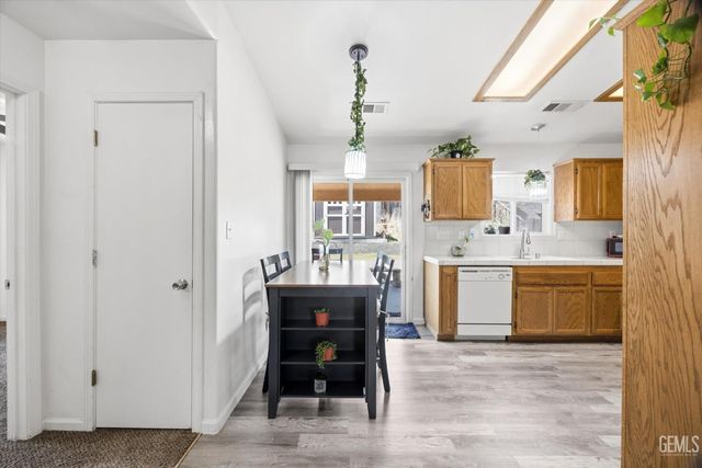 128 W Pilot Avenue, Bakersfield, CA 93308
