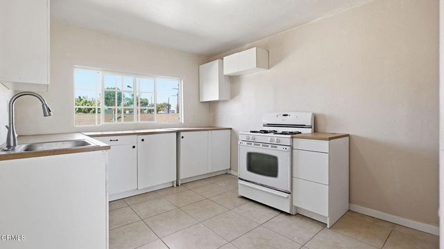 2415 E 114th Street, Los Angeles, CA 90059