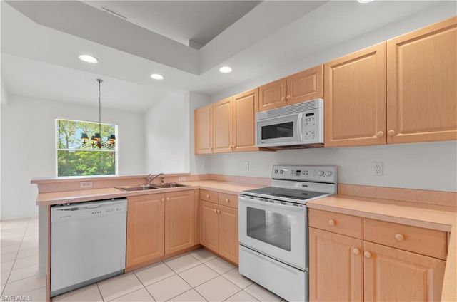 14070 Eagle Ridge Lakes DR 202, Fort Myers, FL 33912