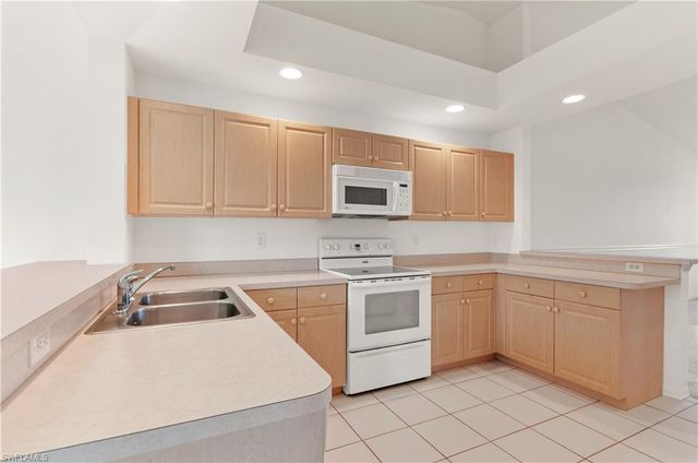 14070 Eagle Ridge Lakes DR 202, Fort Myers, FL 33912