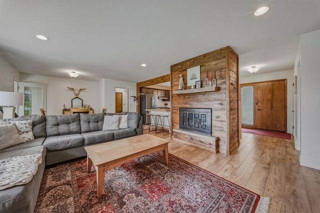 2007 Grandview Drive, Eau Claire, WI 54703