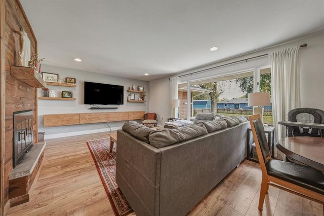 2007 Grandview Drive, Eau Claire, WI 54703