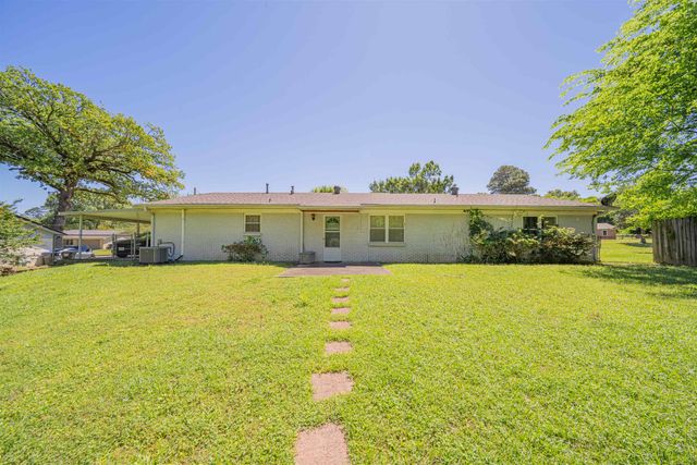 1307 Eva Dr., Longview, TX 75605