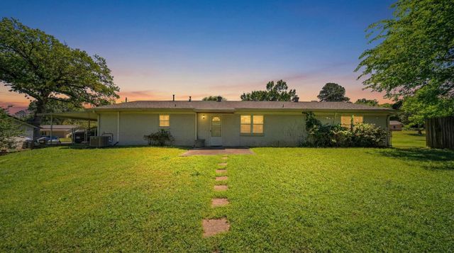 1307 Eva Dr., Longview, TX 75605