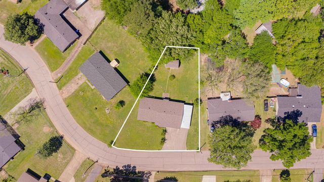 1307 Eva Dr., Longview, TX 75605