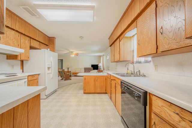 1307 Eva Dr., Longview, TX 75605