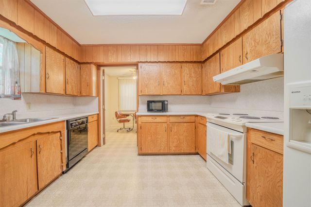 1307 Eva Dr., Longview, TX 75605