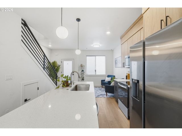 1209 N WINCHELL St 4, Portland, OR 97217