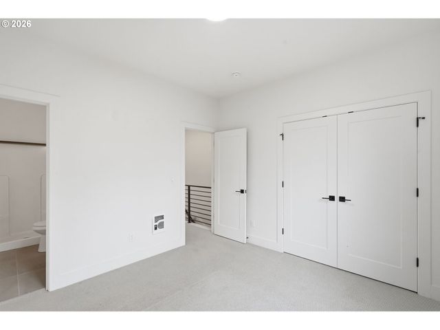 1209 N WINCHELL St 4, Portland, OR 97217