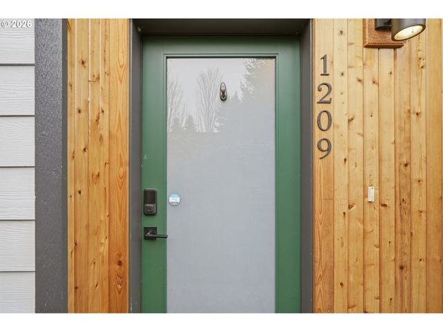 1209 N WINCHELL St 4, Portland, OR 97217