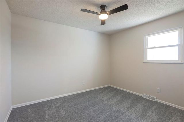 9844 N Cherry Street, Kansas City, MO 64155