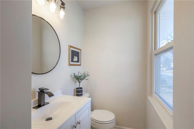 9844 N Cherry Street, Kansas City, MO 64155