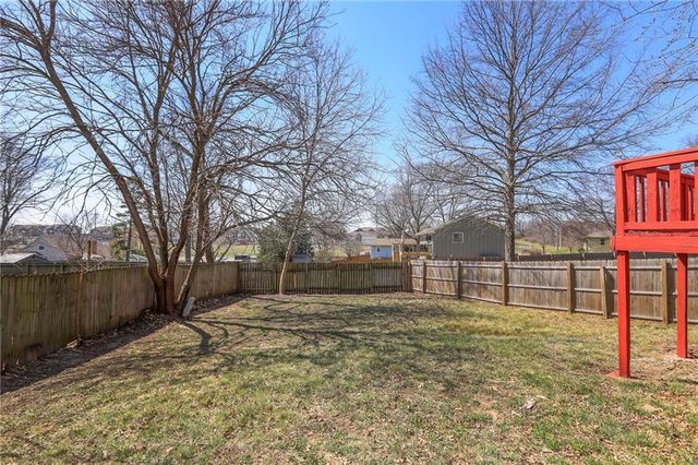 9844 N Cherry Street, Kansas City, MO 64155