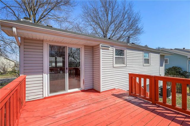 9844 N Cherry Street, Kansas City, MO 64155