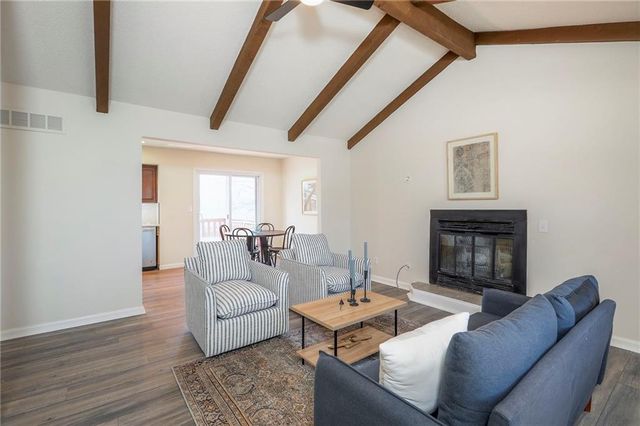 9844 N Cherry Street, Kansas City, MO 64155