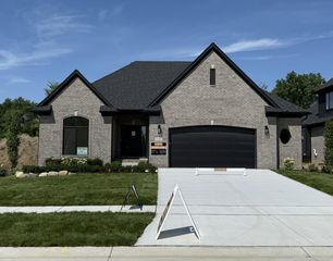 57287 Meadowridge Drive, Washington Twp, MI 48094