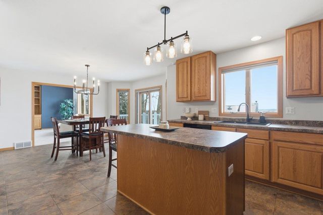 925 Lexington Way, Waunakee, WI 53597